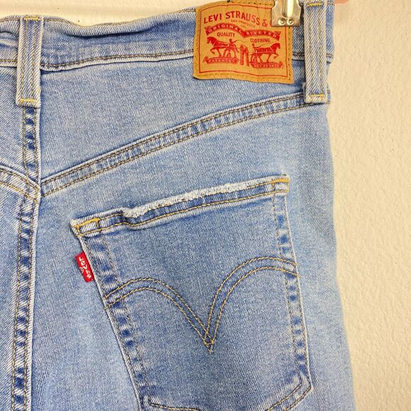 Levi Ribcage Straight Ankle Women Jeans Size 30 Button Front Med Wash Distressed - Picture 15 of 16